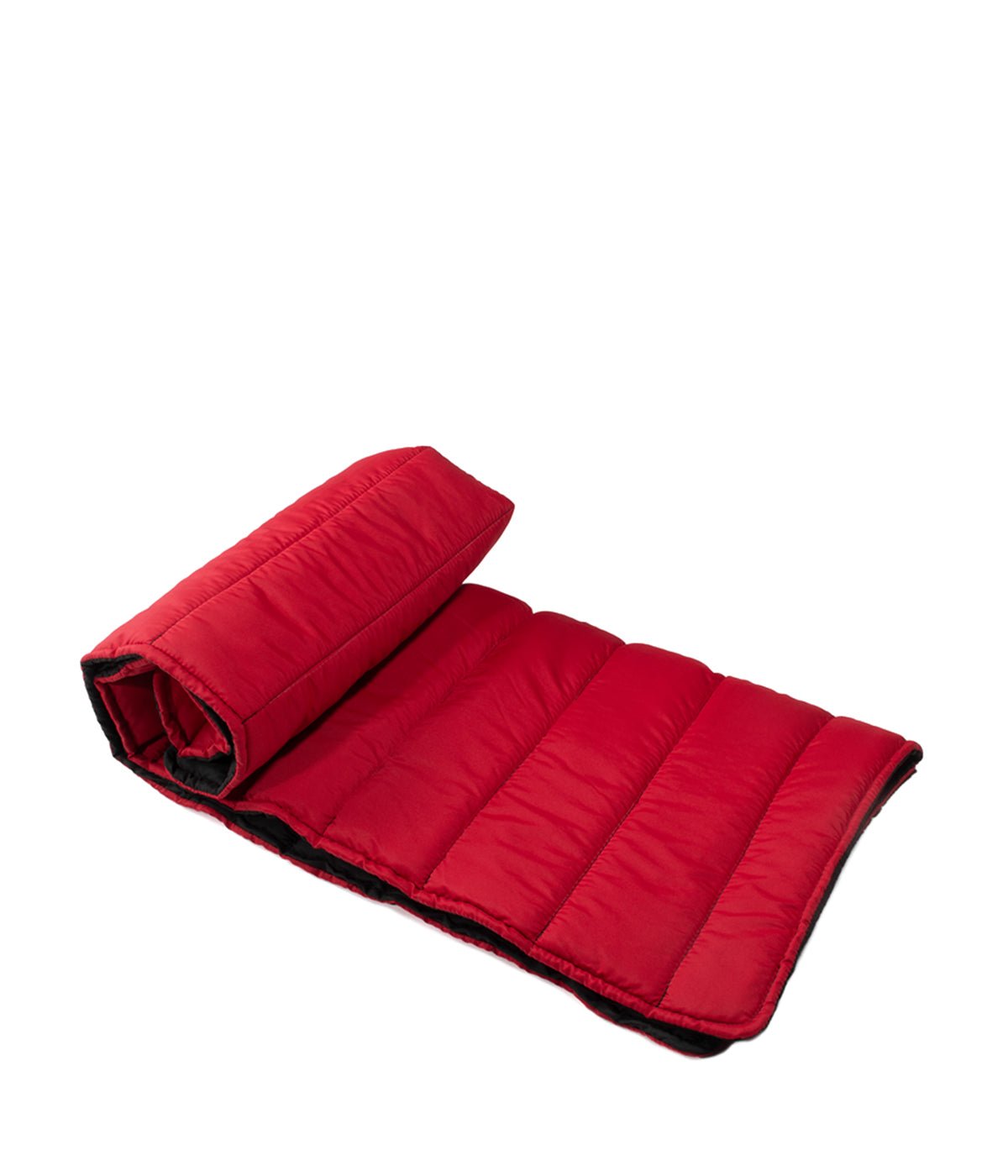 Una cama para perros medio enrollada en color rojo