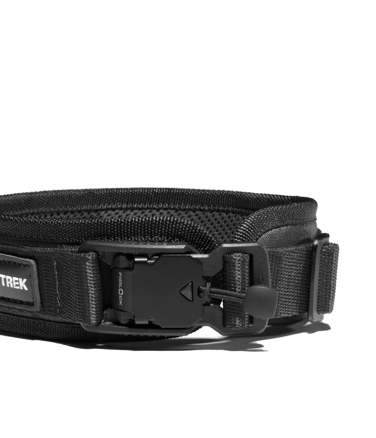 Primer plano del collar para perros TrekLock con hebilla magnetica y metalica Fidlock color negro