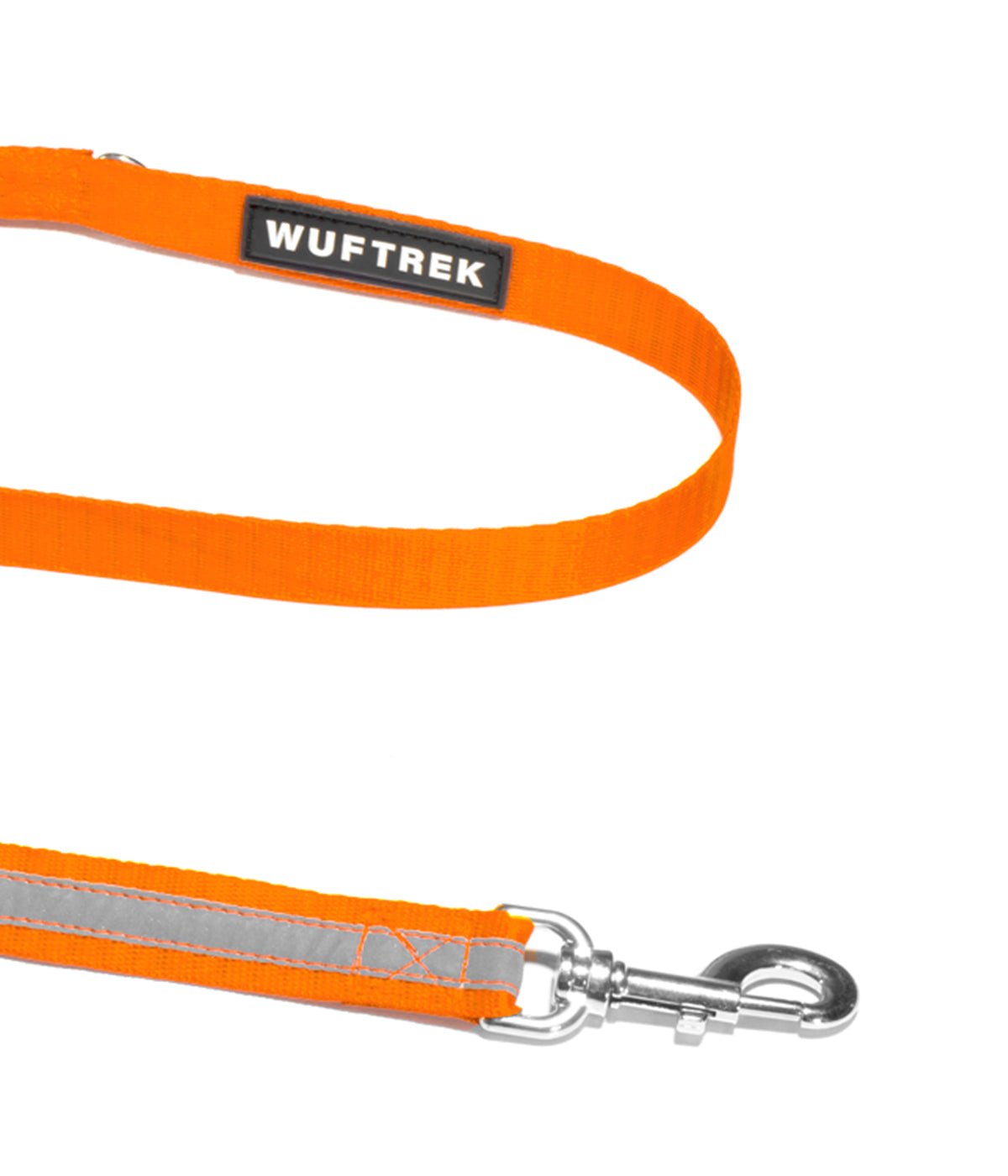 Detalle del herraje de la correa para perros color naranja