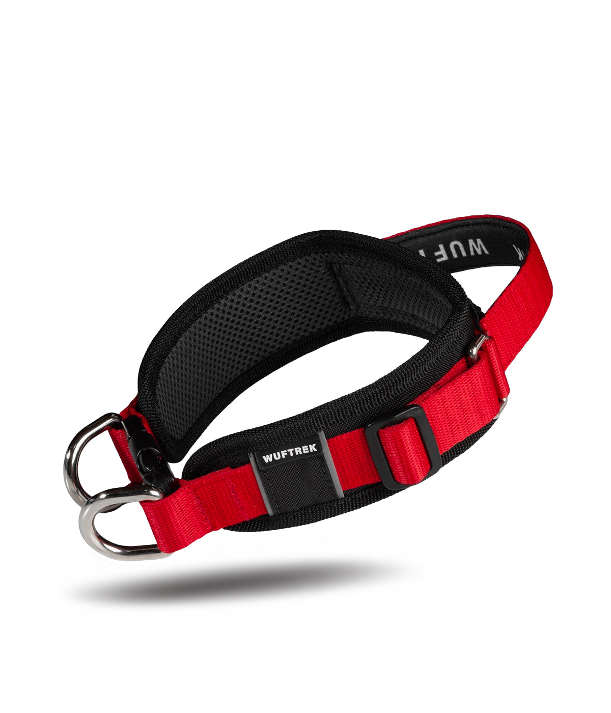 Un collar ancho color negro con rojo, con manija de agarre, forro en neopreno y dos argollas de enganche al frente
