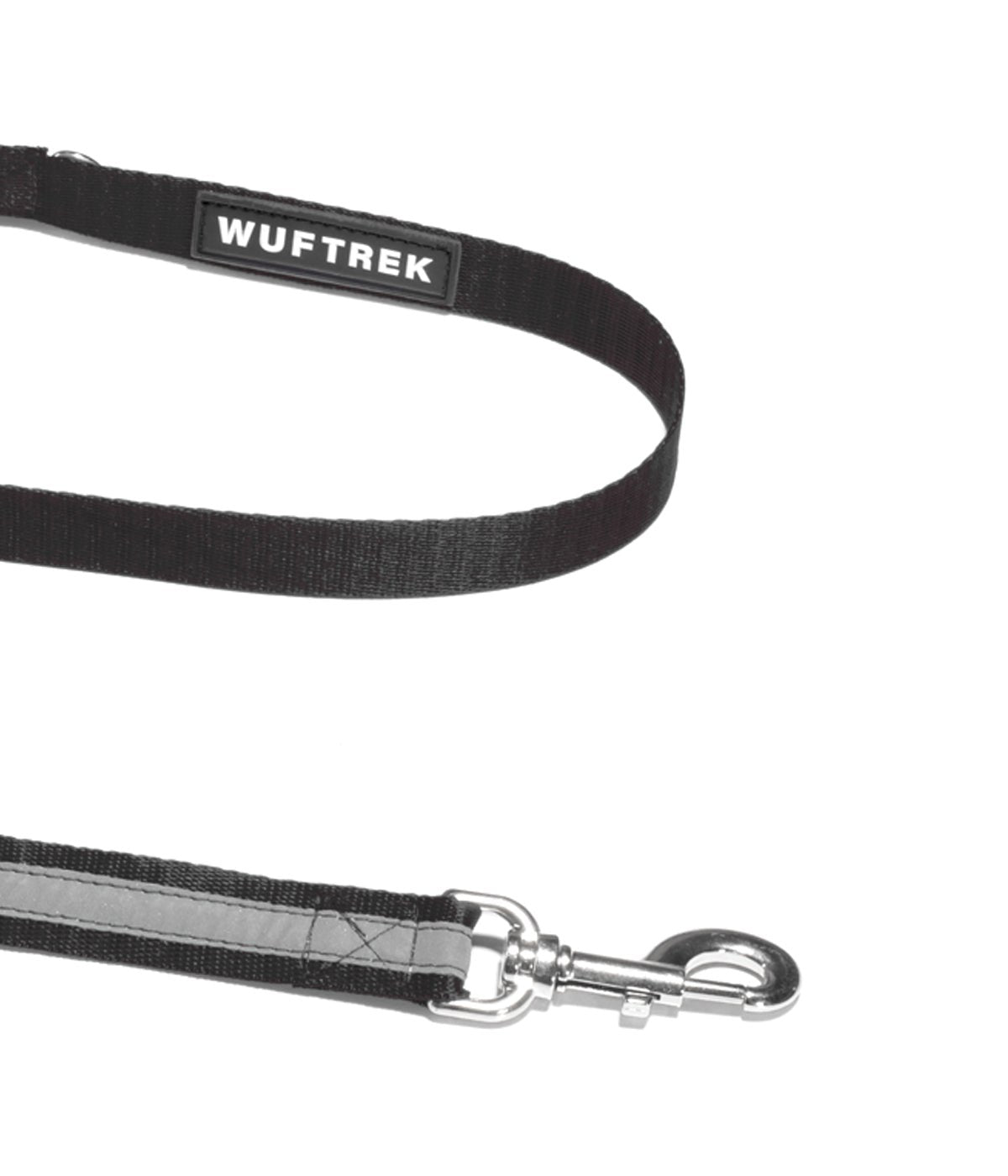 Detalle del herraje de la correa para perros color negro