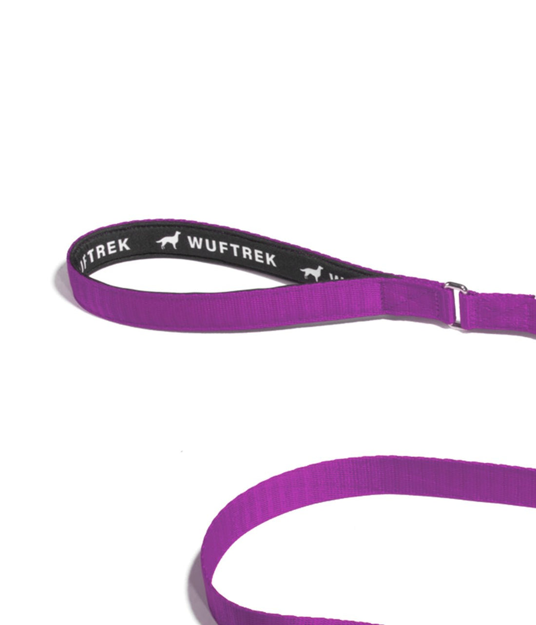 Detalle de la manija de la correa para perros color violeta
