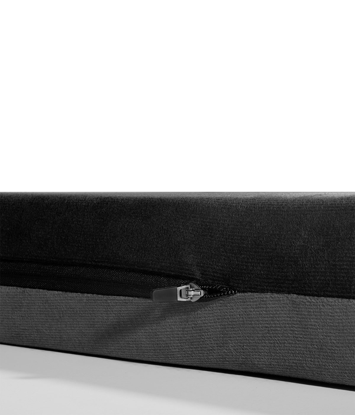 Detalle del deslizador de goma de la cama para perro