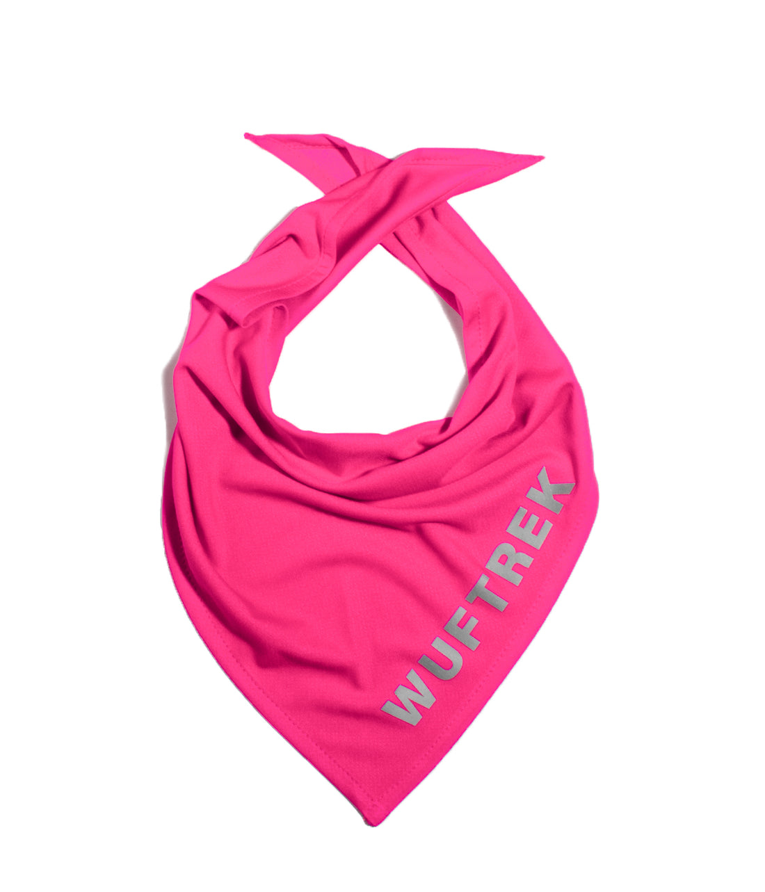 Una pañoleta en tela color fucsia con la marca WUFTREK estampada en un borde