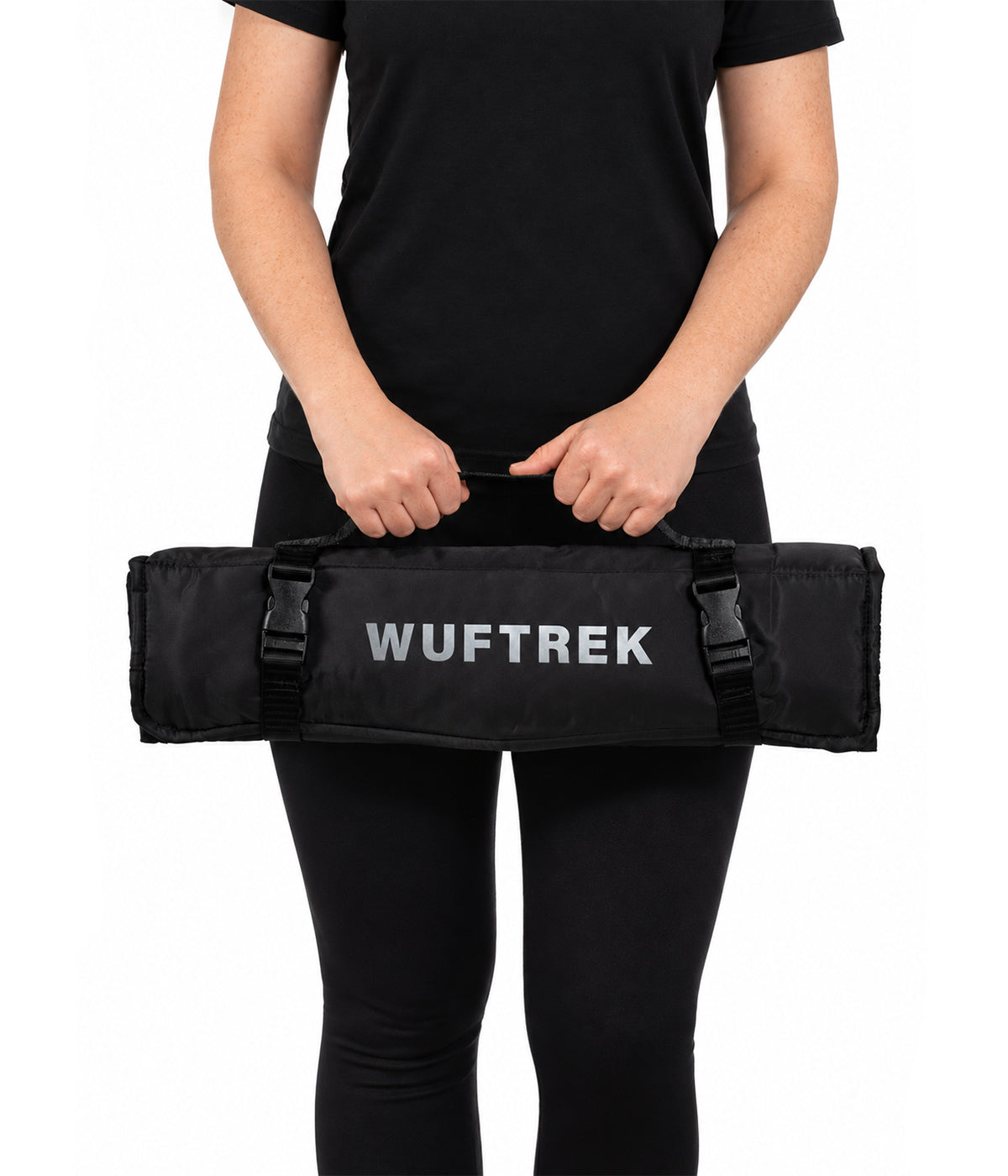 Travel mat para perros TrekMat Black transportada de forma compacta - WUFTREK