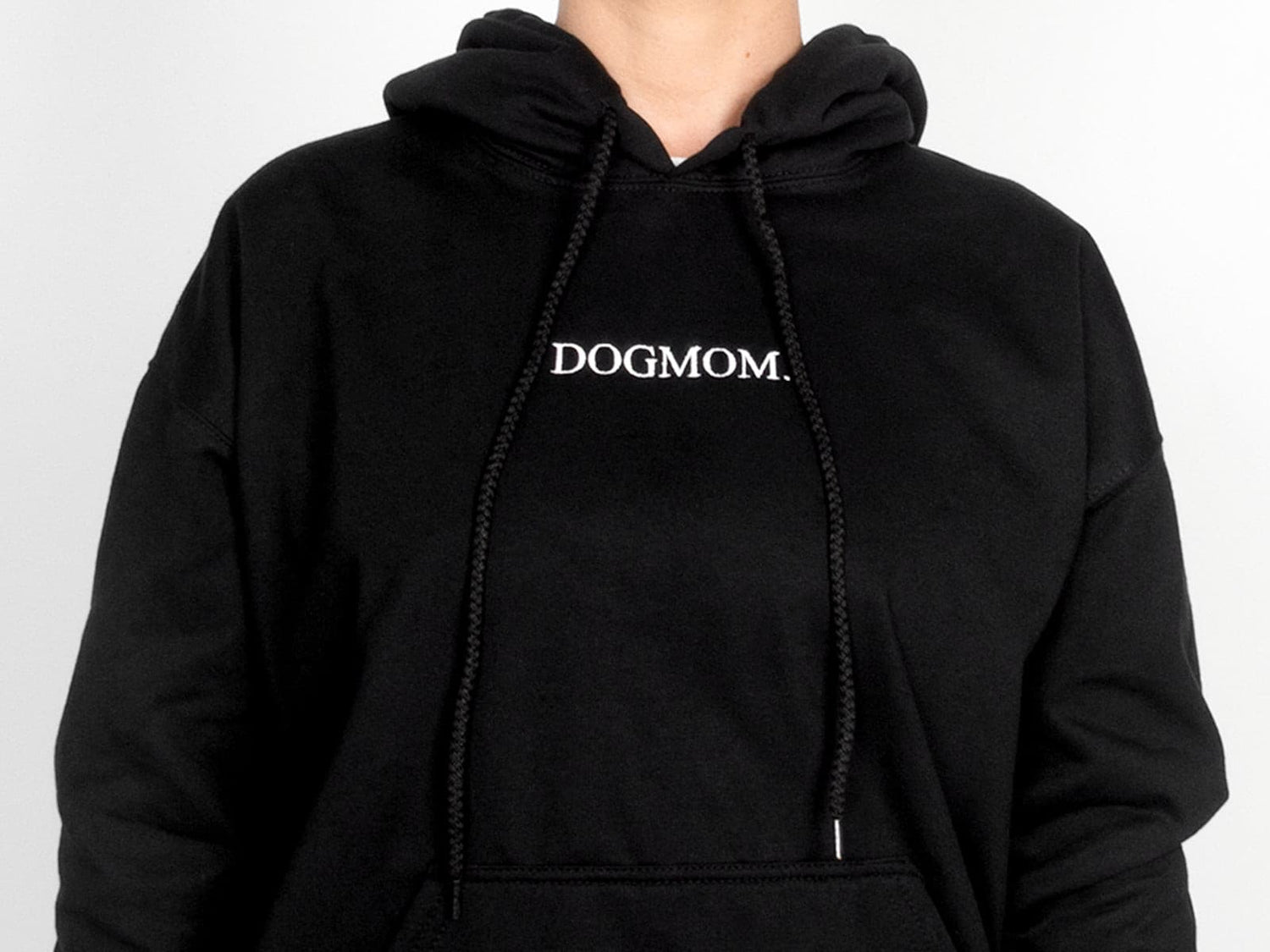 Hoodie para mujer referencia Dog Mom Black en primer plano